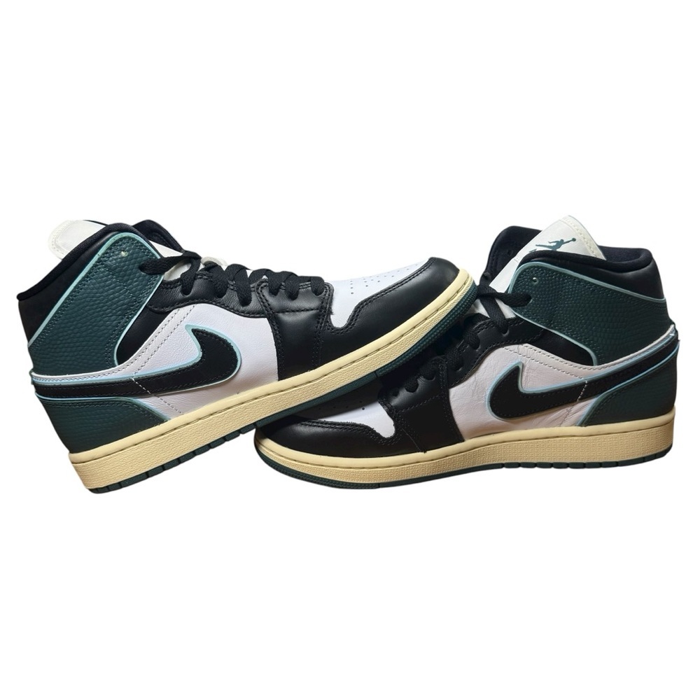Women’s Air Jordan 1 mid SE sneakers 
White/black/light dew
Size 9W.